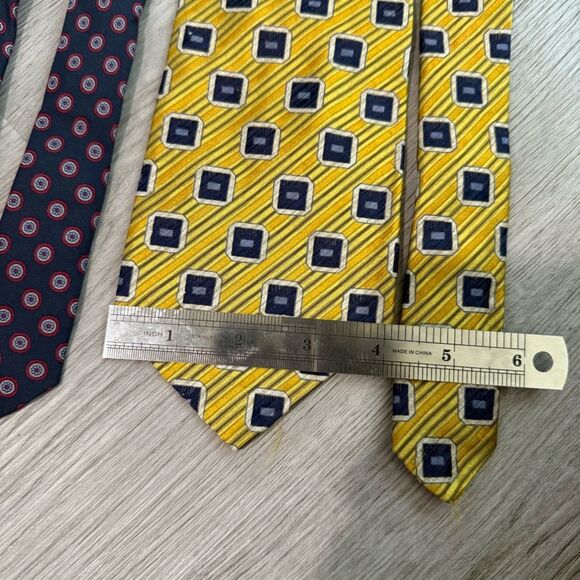 Robert Talbott Set of 2 Silk Navy & Yellow Geometric and Floral Neck Ties - Picture 6 of 7